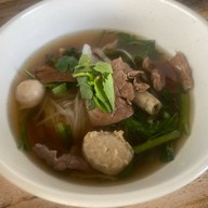 ก๋วยเตี๋ยวดงมูลเหล็ก นครสวรรค์