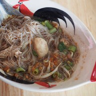 ก๋วยเตี๋ยวเรือสามสมุทร ซ.กระทิงแดง กระทิงแดง