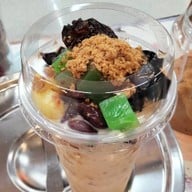หนมหวานน้ำกะทิ เฉาก๊วยนมสดทรงเครื่อง