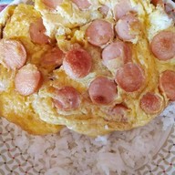 ข้าวไข่ข้นครัวคุณเหมียว หมู่บ้านปาริฉัตร( กลางซอย)