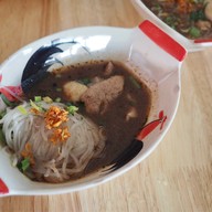 ก๋วยเตี๋ยวเรือสามสมุทร ซ.กระทิงแดง กระทิงแดง