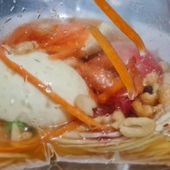 เมนูของร้าน เจ๊แดงสามย่าน ส้มตำ คอหมูย่าง ไอคอนสยาม