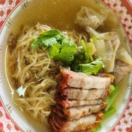 เมนูของร้าน ร้านอาอี๊สี่ดาว ข้าวหมูแดงฮ่องกง บะหมี่เกี๊ยว