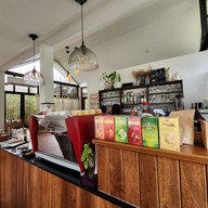 บรรยากาศ Ploen Way Cafe ร่มเกล้า