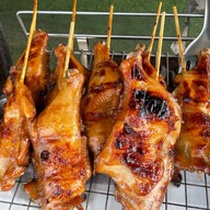 ดาราวรรณไก่ย่างส้มตำ