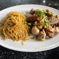 ก๋วยเตี๋ยวเดินดง