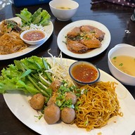 ก๋วยเตี๋ยวเดินดง