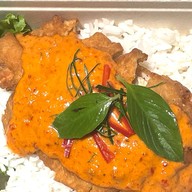 ข้าวไก่ทอดซอสเด็ด