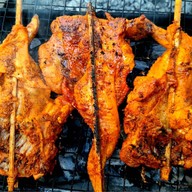 ไก่ย่างลุงหยอยเจ้าเก่า ตลาดหนองมน