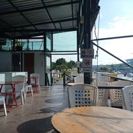 บรรยากาศ Coffee King Original Techawanic Road. ถนน เตชะวนิช