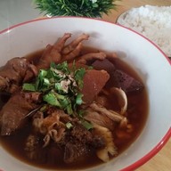 ก๋วยเตี๋ยวไก่มาละ แจ่วฮ้อนอ้อนเธอ จรัญ77