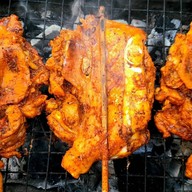 ไก่ย่างลุงหยอยเจ้าเก่า ตลาดหนองมน