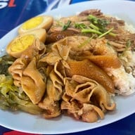 เหลียง ขาหมู Pratunam