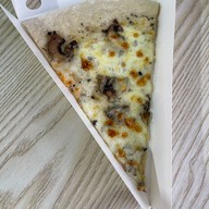 กุสโตโซ่ พิซซ่า หน้าราชภัฏนครราชสีมา