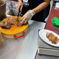 เจ๊แดงสามย่าน ส้มตำ คอหมูย่าง พระราม 9