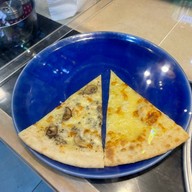 กุสโตโซ่ พิซซ่า หน้าราชภัฏนครราชสีมา