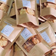 ร้านเค้กสีแดง By Ananta bakery เอื้ออาทรตึก48