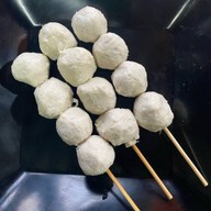 ลูกชิ้นทอดร้านน้องปลา