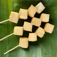 ลูกชิ้นทอดร้านน้องปลา