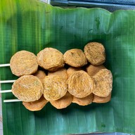 ลูกชิ้นทอดร้านน้องปลา