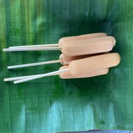 ลูกชิ้นทอดร้านน้องปลา