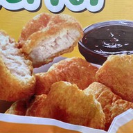 ลูกชิ้นทอดร้านน้องปลา