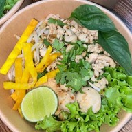 บะหมี่คลุกสูตรคุณแม่ (ฮาลาล) -