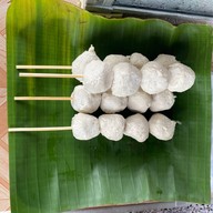 ลูกชิ้นทอดร้านน้องปลา