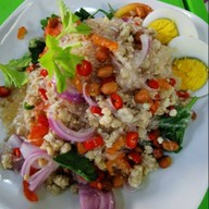 ยำพี่เรือ ส้มตำ ยำ ตลาดสดศุภฤกษ์