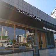 หน้าร้าน Red And Brew Coffee Nakhon Ratchasima