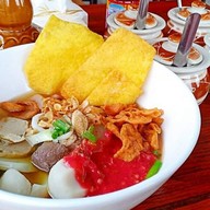พี่หล้า เย็นตาโฟ (ซอยโยมิ)