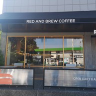 หน้าร้าน Red And Brew Coffee Nakhon Ratchasima