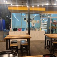 บรรยากาศ หอมเนย โคขุนกระทะร้อน คลองจั่น