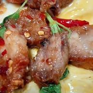 ข้าวไข่ข้นครัวคุณเหมียว หมู่บ้านปาริฉัตร( กลางซอย)