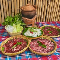 บ้านไร่ แจ่วฮ้อน พานทอง