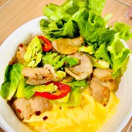 อาหารตามสั่ง ลูกชิ้นทอด จานพูนสุข
