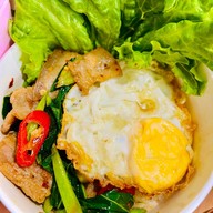อาหารตามสั่ง ลูกชิ้นทอด จานพูนสุข