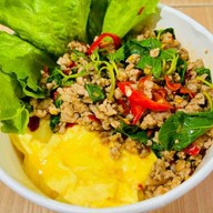 อาหารตามสั่ง ลูกชิ้นทอด จานพูนสุข