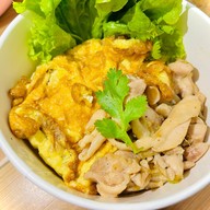อาหารตามสั่ง ลูกชิ้นทอด จานพูนสุข