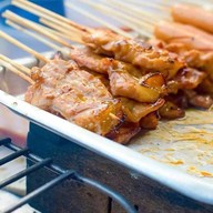 ร้านหมูปิ้งเตาถ่านสูตรโบราณ สุมิตรา สายไหม