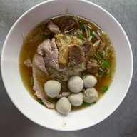 ก๋วยเตี๋ยวหมูตุ๋น-เนื้อตุ๋น เฮียแก้ว