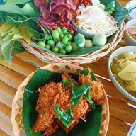 ขนมจีน ณ ทุ่งแสงนวล