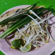 ผัดไทกุ้งสดลุงเปี๊ยก  คลองจั่น