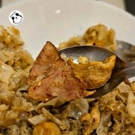 เมนูของร้าน ก๋วยเตี๋ยวคั่วไก่เจ๊ฮ้ง ตลาดวรจักร