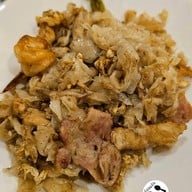 เมนูของร้าน ก๋วยเตี๋ยวคั่วไก่เจ๊ฮ้ง ตลาดวรจักร