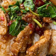 กระเพราไทยไฟลุก ข้าวไข่ข้นพริกน้ำปลา