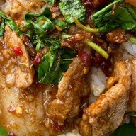 กระเพราไทยไฟลุก ข้าวไข่ข้นพริกน้ำปลา