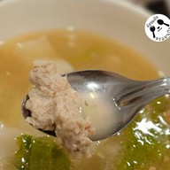 เมนูของร้าน ก๋วยเตี๋ยวคั่วไก่เจ๊ฮ้ง ตลาดวรจักร