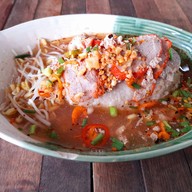 เมนูของร้าน ก๋วยเตี๋ยวต้มยำสะท้านทุ่ง
