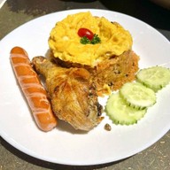 ยักษ์ใหญ่ไข่ข้น กรูเมท์ มาร์เก็ต สถานนีรถไฟใต้ดิน ลาดพร้าว